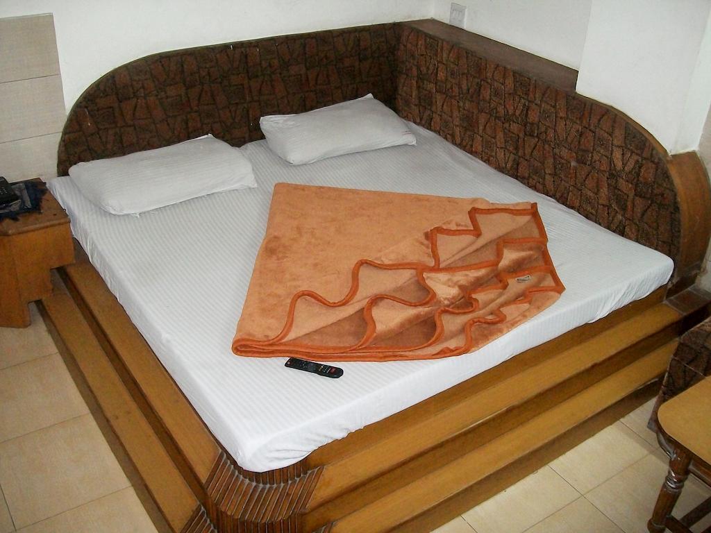 دلهي Hotel Milan Continental الغرفة الصورة